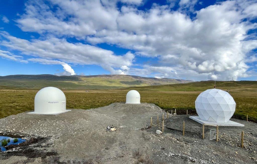 Leaf Space Antennas